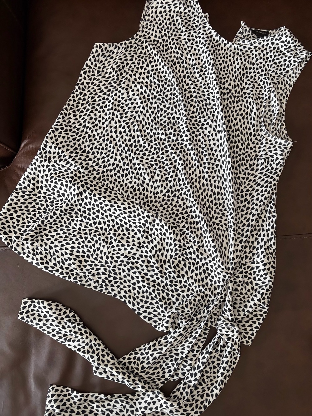 Ann Taylor Black & White Sleeveless Knot-Hem Blouse